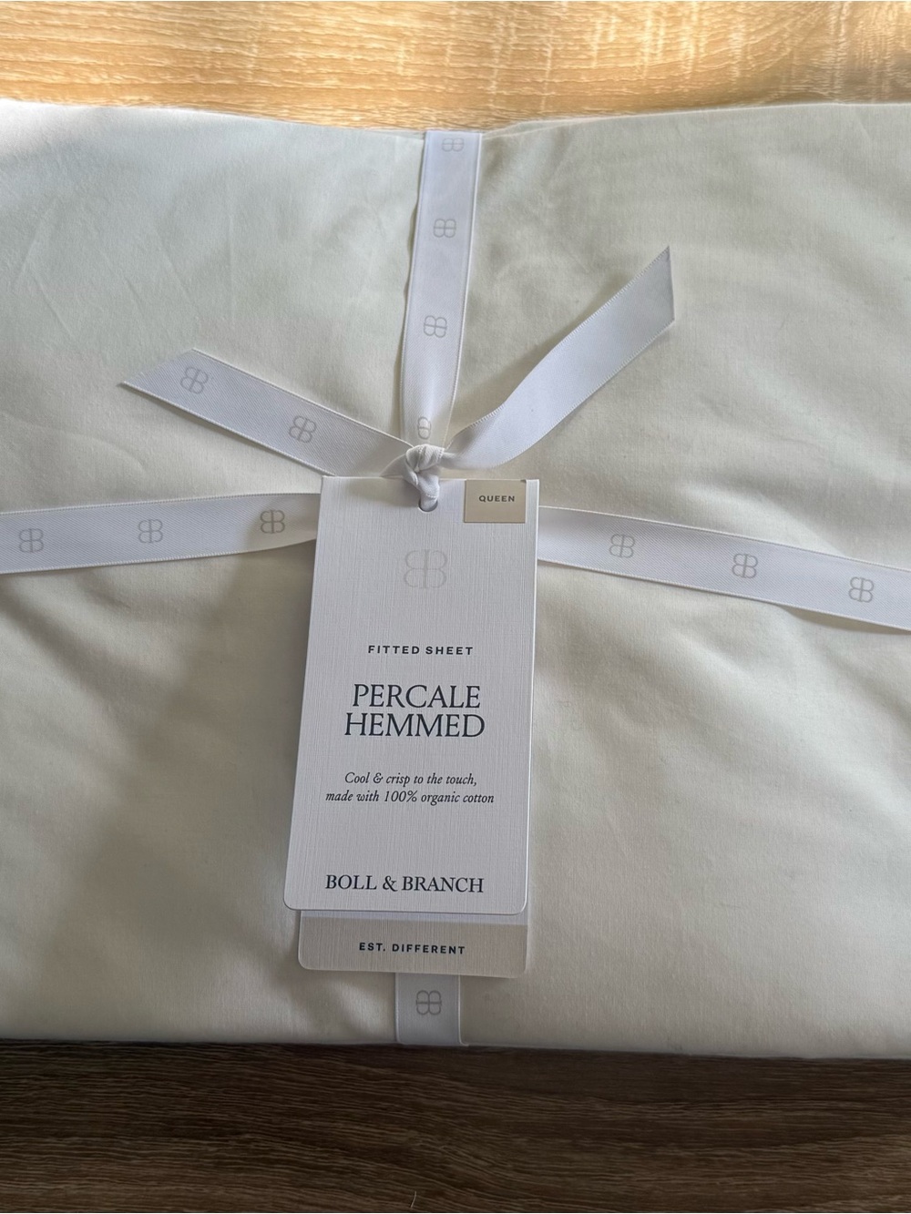 Boll & Branch Percale Hemmed Fitted Sheet – Cream (Queen)